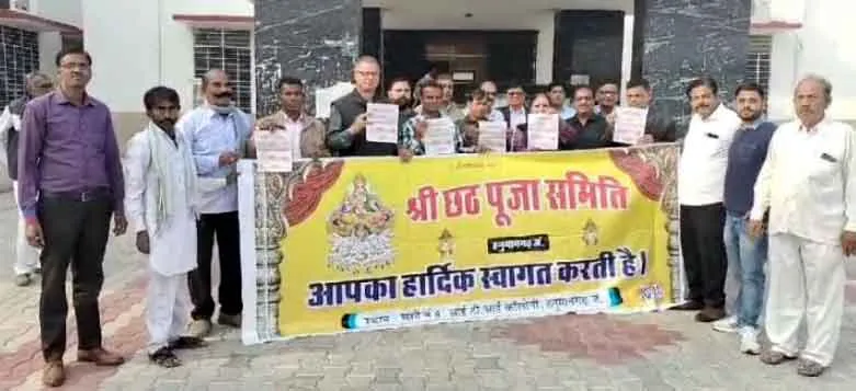 पम्पलेट में समिति के कार्यक्रम की जानकारी के साथ मतदान की अपील