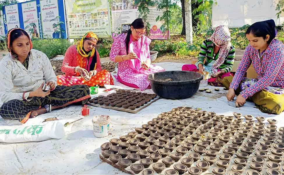 Cow Dung lamp Diya: अमेरिका को रोशन करेंगे जयपुर के दीये