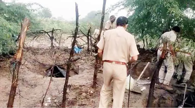 Excise Raid: नौ हजार लीटर लाहन व 8 कच्ची भट्ठी नष्ट