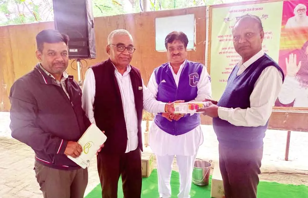 ब्लॉक नामचर्चा में गूंजा राम नाम, जरूरतमंद को राशन वितरित