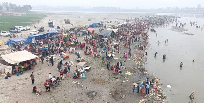 कार्तिक पूर्णिमा पर ‘कालिंदी’ पर उमड़ा श्रद्धा का सैलाब