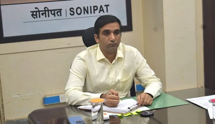 फसल अवशेष जलाने पर होगी सख्त कार्यवाही-उपायुक्त डॉ. मनोज कुमार