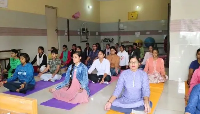 योगासन हमेशा सूर्य उदय व सूर्यास्त के समय ही करें : मोहित