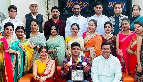 हेरिटेज स्कूल के कोच अमित आर्य ने राष्ट्रीय खेलों में जीता रजत पदक