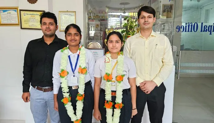 क्विज कम्पीटीश्न में प्रताप स्कूल की खुशी व दीक्षा बनी विजेता