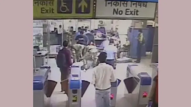 सीआईएसएफ जवानों ने मेट्रो यात्री की जान बचाई