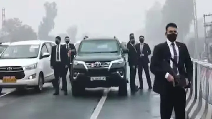 Punjab News: पंजाब में पीएम मोदी की सुरक्षा चूक मामले में ये 7 पुलिस अधिकारी सस्पेंड