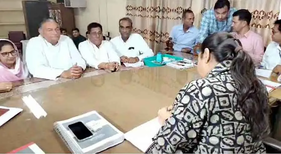 विधायक चौधरी विनोद कुमार ने शुभ मुहूर्त में दाखिल किया नामांकन