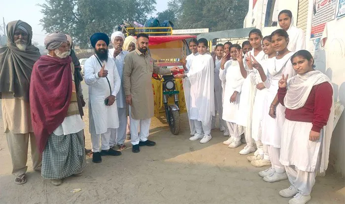 मलिकपुरा की बेटियां अब ई-वैन से दूसरे गांव जाएंगी पढ़ने