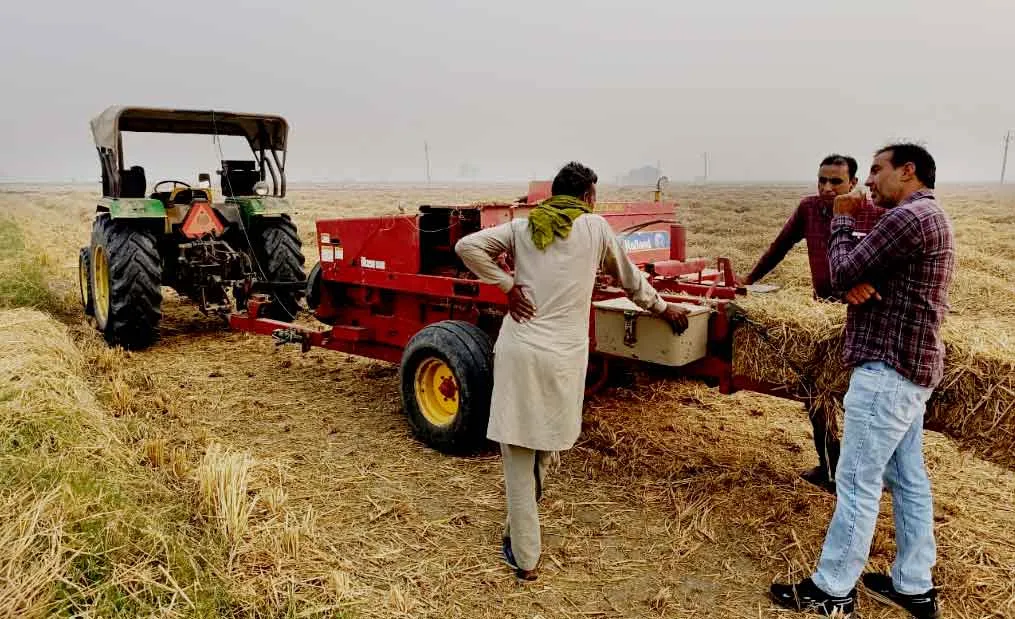 Air Pollution: पराली को जलाए नहीं प्रबंधन करें, जलाने पर होगा 15 हजार जुर्माना
