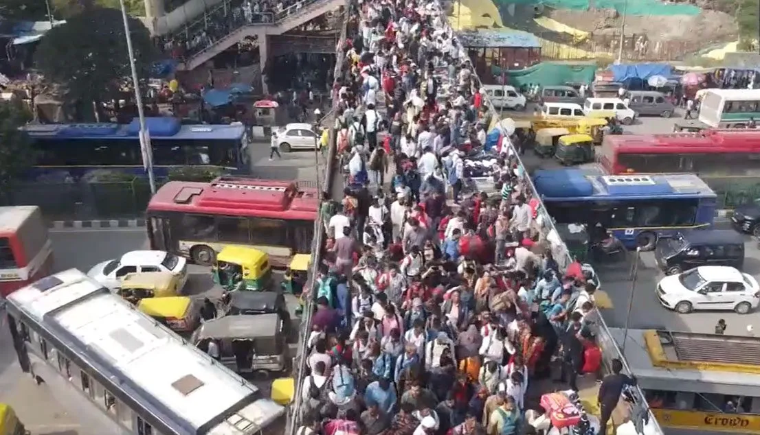 Indian Railways: बाप रे बाप! रेलवे स्टेशनों पर भीड़ का ऐसा हाल, वीडियो देख होश उड़ जाएंगे!