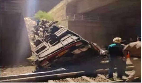 Rajasthan Accident: राजस्थान के दौसा में भीषण हादसा, पुल से नीचे रेलवे ट्रैक पर गिरी बस, 4 की मौत, दो दर्जन लोग घायल