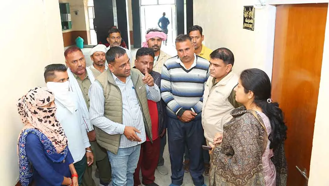 राजीनामा के लिए दुष्कर्म पीडि़ता पर दबाव बनाने का आरोप