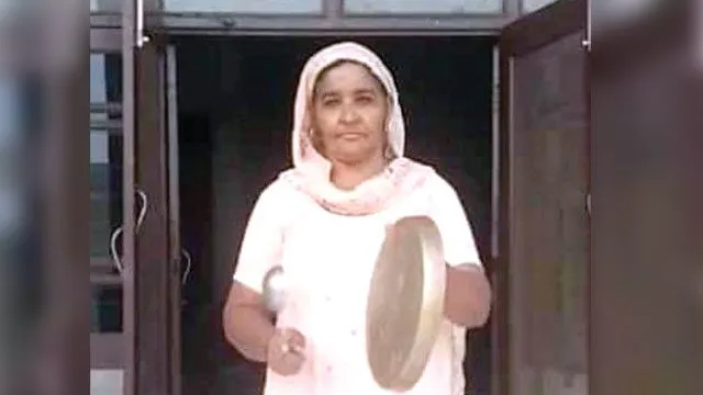 बेटी के जन्म पर बजाई थाली, अनाथ आश्रम में वितरित किया फलाहार