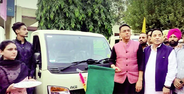 कैबिनेट मंत्री अमन अरोड़ा ने हरी झंडी दिखाकर किया रवाना