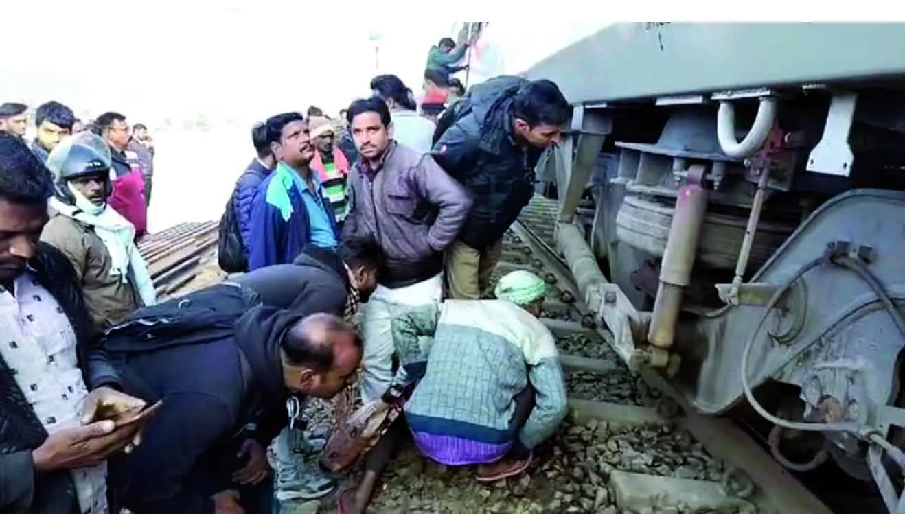 Railway: ट्रेन की चपेट में आने से मौत