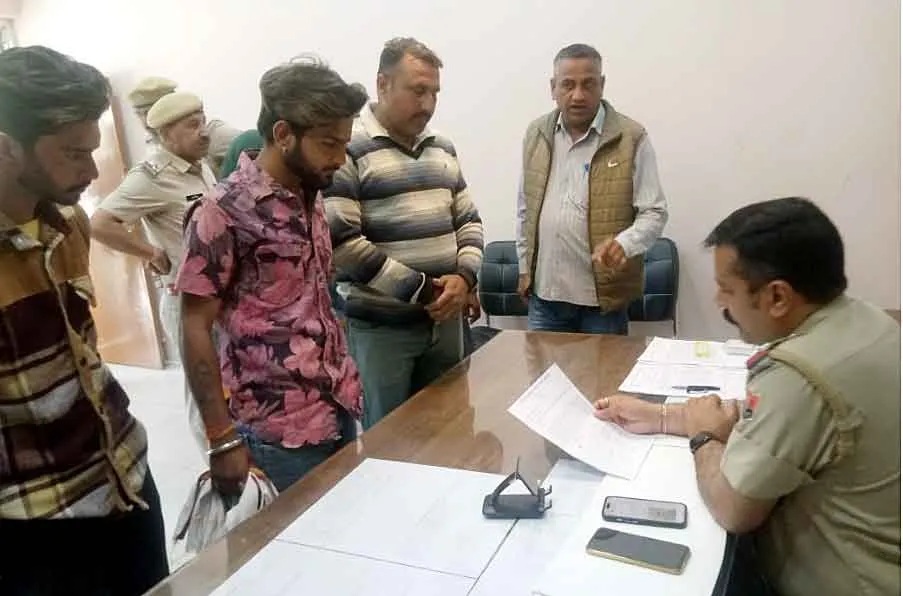 नाबालिग लडक़ी को दस्तयाब करने की मांग