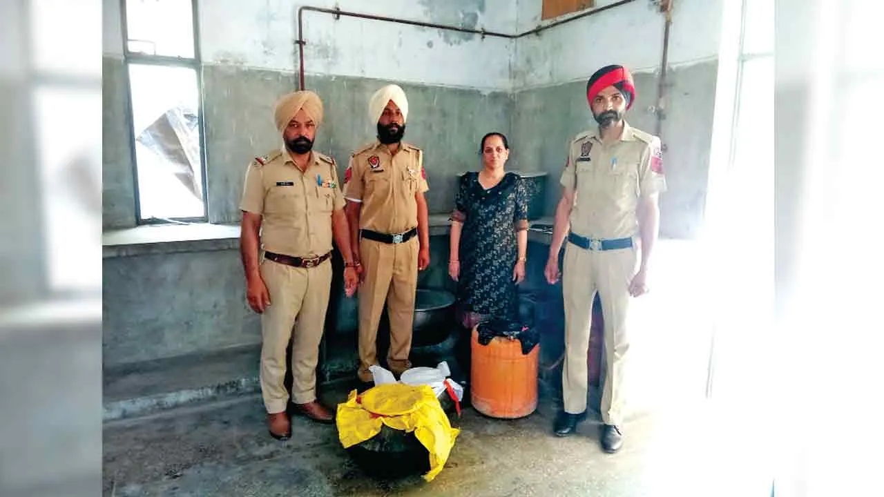 समगलिंग होकर बाहरी राज्यों से आ रही शराब पकड़ी