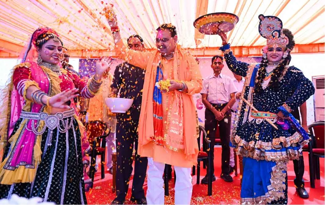 Holi 2024: नेह रंग में रंगे जन-जन के भजन लाल