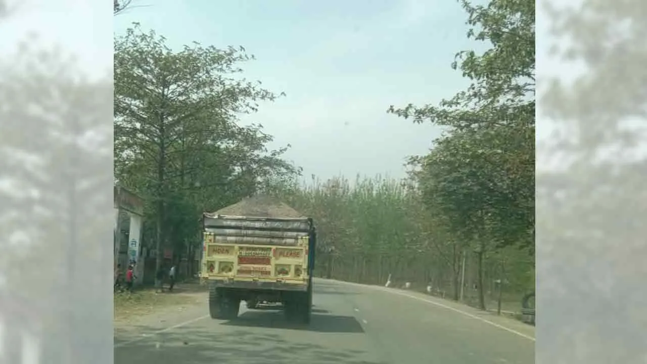 लाकड़-भीलपुरा एरिया के समीप यमुना में चल रहा है अवैध खनन, अधिकारी बने मूकदर्शक