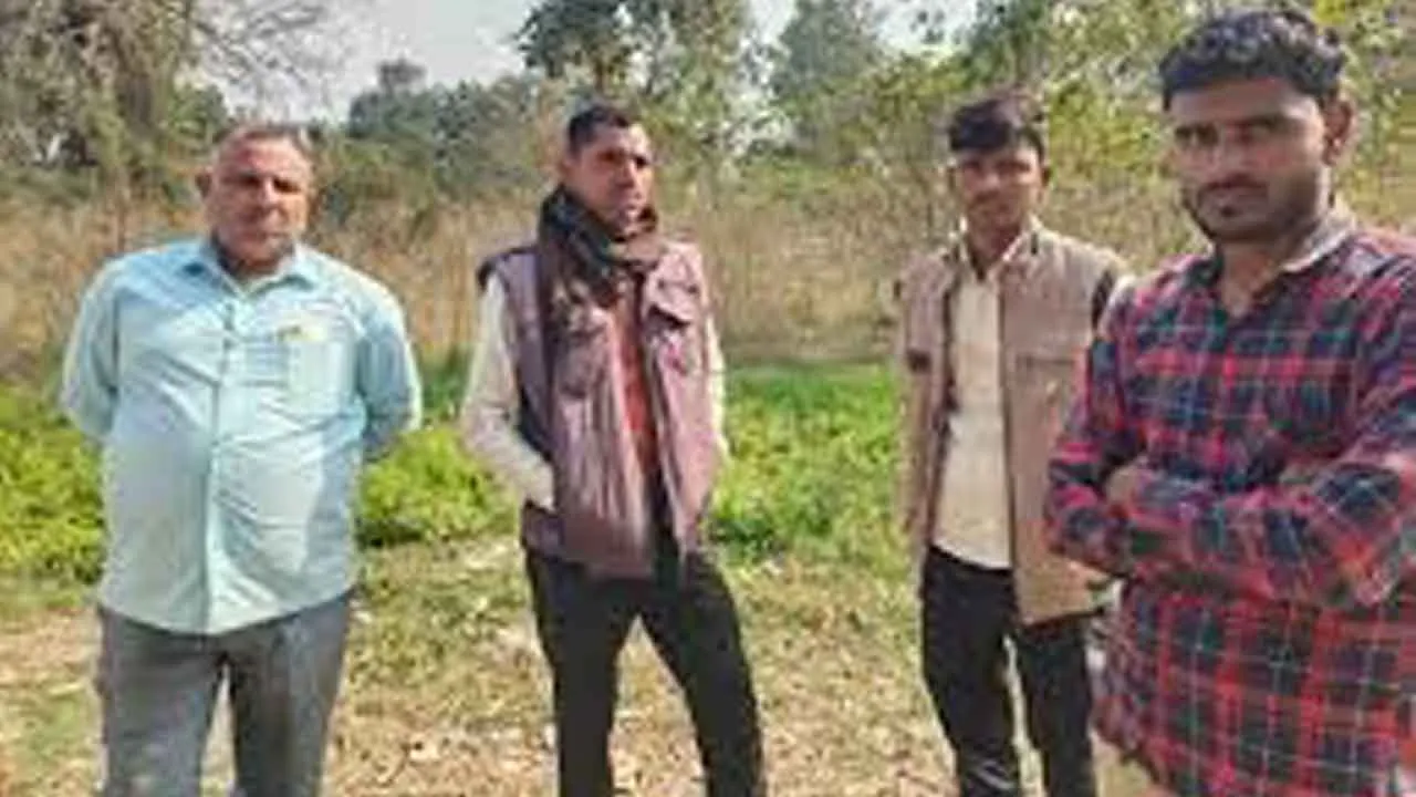 बदायूं में बड़े भाई ने फावड़े से काटकर की छोटे भाई की हत्या