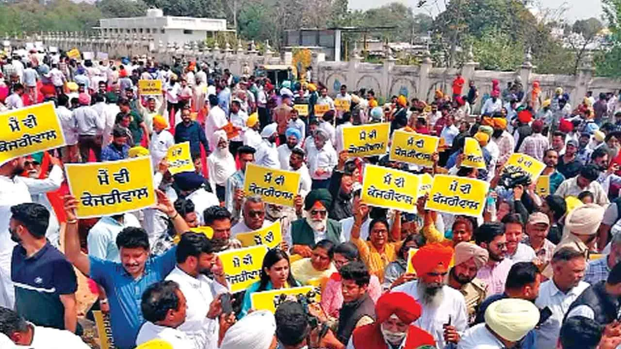 दिल्ली सीएम अरविंद केजरीवाल की गिरफ्तारी के विरोध में पंजाब में ‘आप’ का जोरदार प्रदर्शन