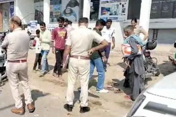 पुलिस के जवानों पर बदमाशों ने किया कार चढ़ाने का प्रयास