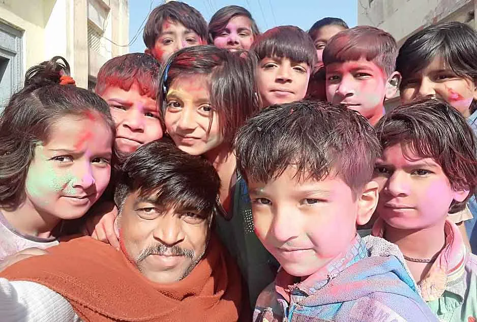 Holi 2024: क्या आने वाली पीढ़ियों को बताना पड़ेगा, फ़ाग ऐसा होता था?