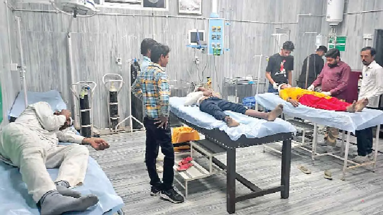 2 बाईकों की टक्कर में 4 घायल