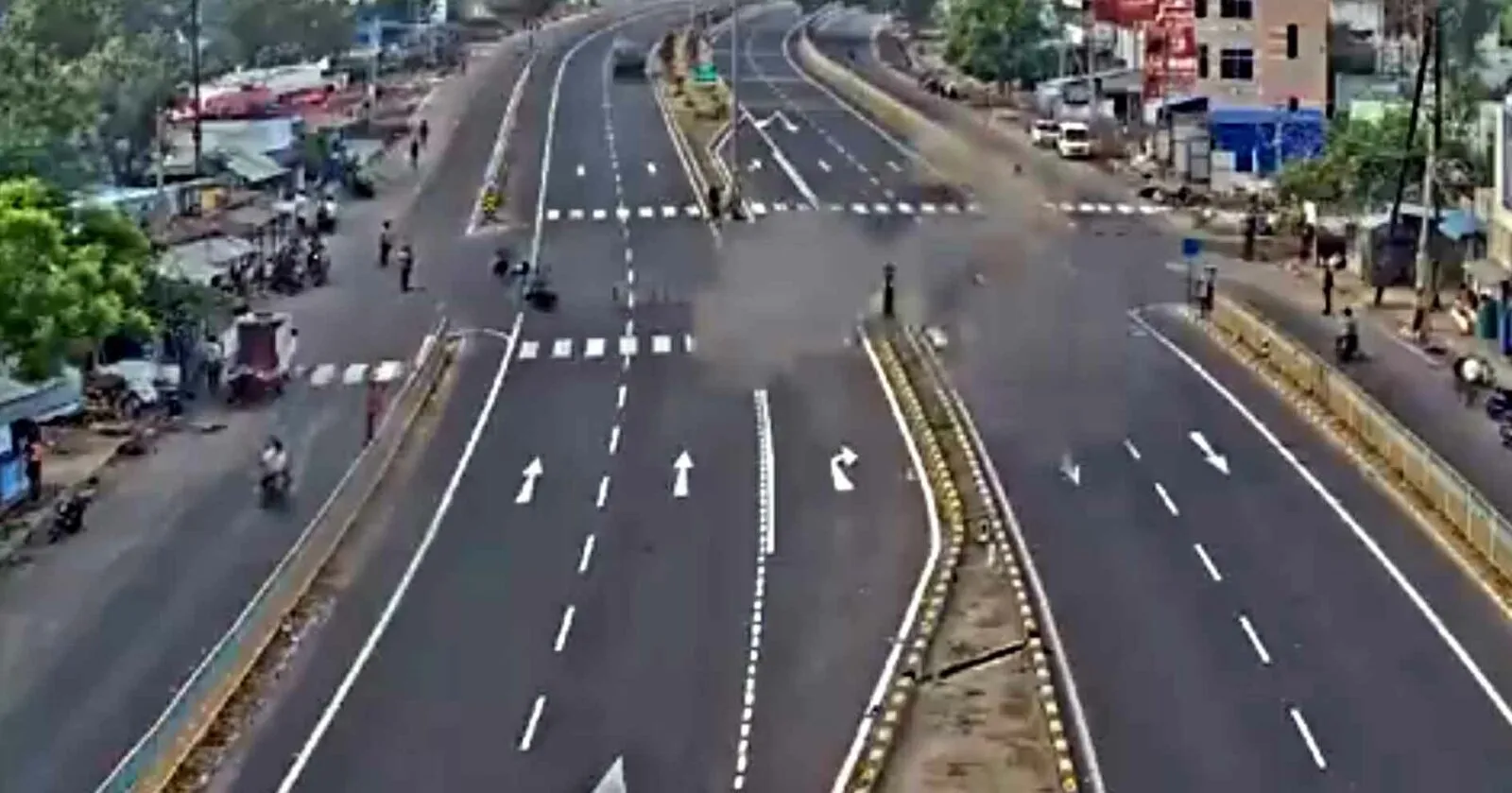 Madurai Accident: बेकाबू एसयूवी ऐसे पलटी, प्रत्यक्षदर्शियों के रोंगटे खड़े हो गए! देखें खौफनाक वीडियो!