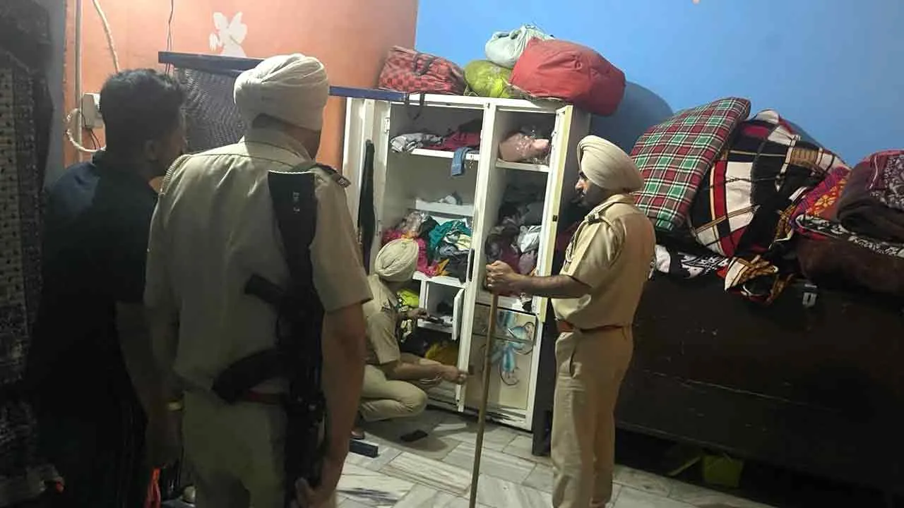 पुलिस ने चलाया तलाशी अभियान, नशीले पदार्थ बरामद