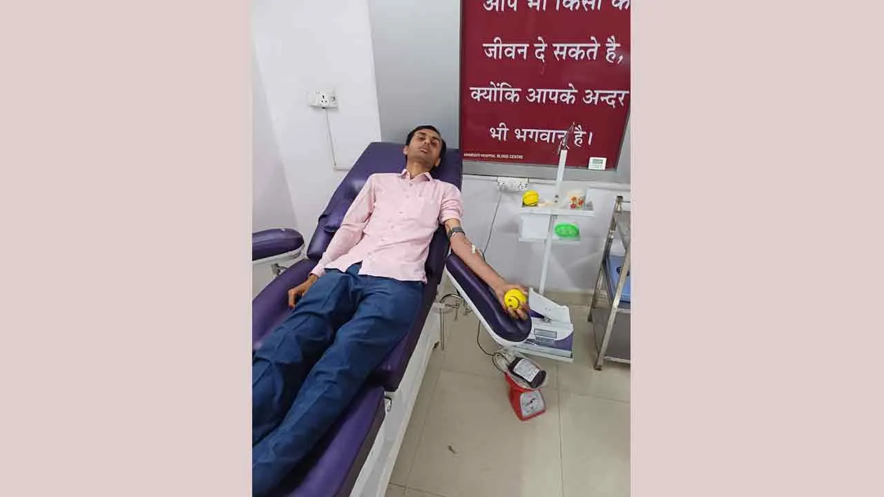 बरवाला के सेवादार रमन इन्सां ने रक्तदान कर बचाई मरीज की जान