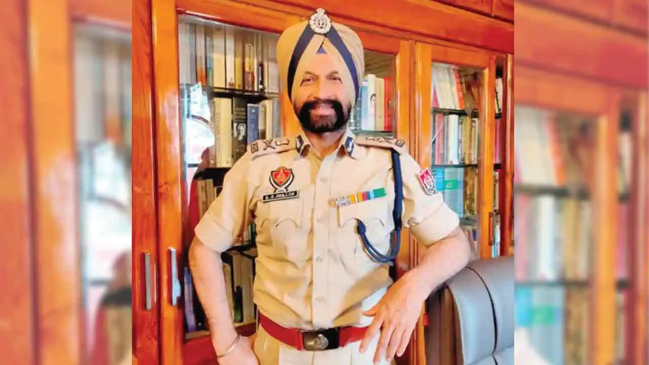 वरिष्ठ अधिकारी गुरिन्द्र ढिल्लों ने छोड़ी नौकरी, वीआरएस ली