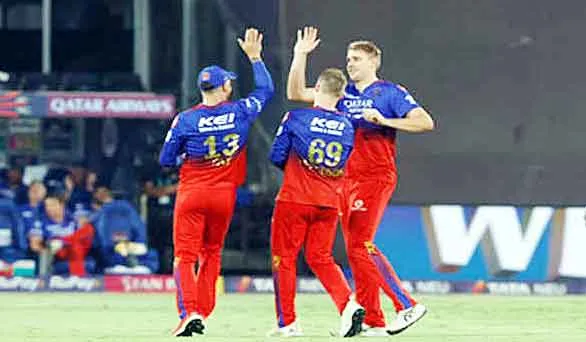 SRH vs RCB: हैदराबाद पर 35 रनों की जीत के साथ बेंगलुरू ने प्लेऑफ की उम्मीद को रखा जिंदा