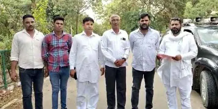 बकाया फसल बीमा क्लेम जारी करवाने की मांग
