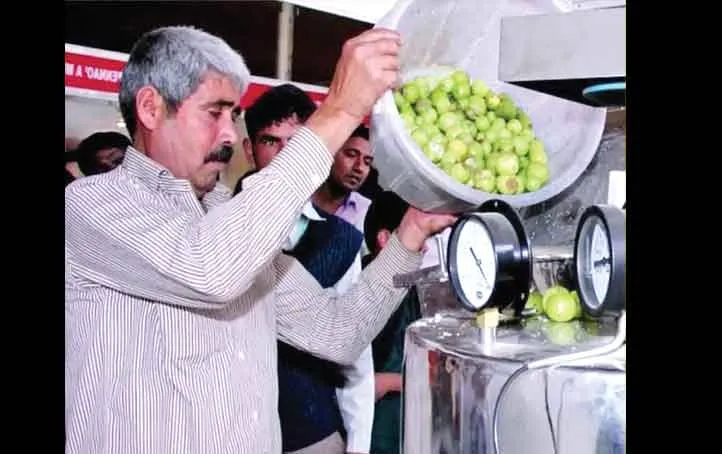 Dharambir Kamboj : कभी चलाते थे रिक्शा, फिर एक आइडिया से बदली जिंदगी