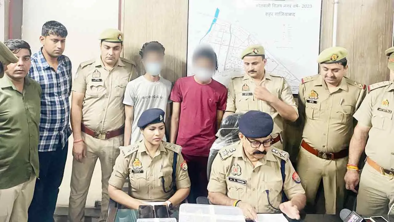 तमंचे के बल पर घर में लूट करने वाले दो गिरफ्तार
