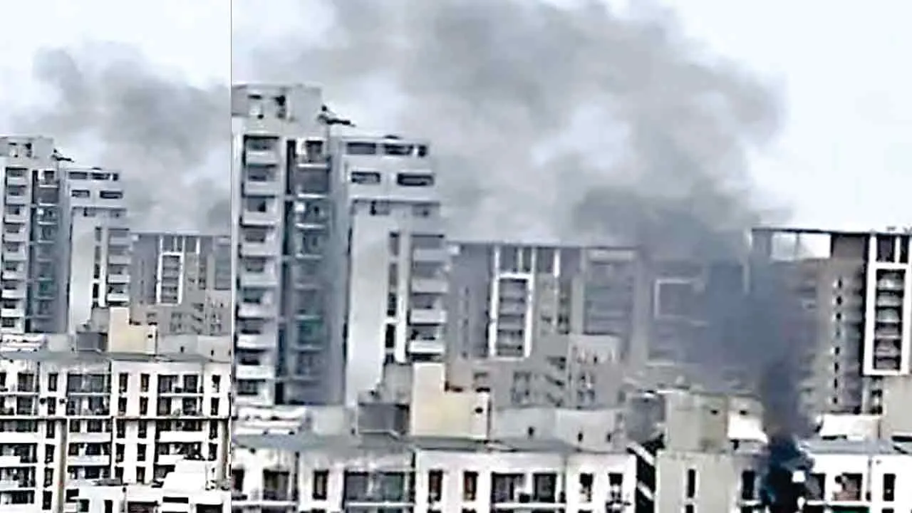 Fire: गुरुग्राम में हाईराइज सोसाइटी में लगी आग, मचा हड़कंप