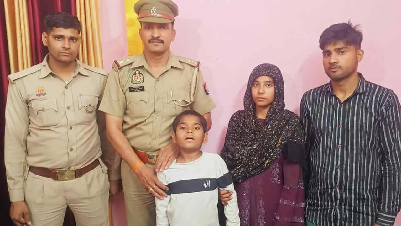 अहमदगढ़ पुलिस ने मूक बधिर बालक को परिजनों को सौंपा