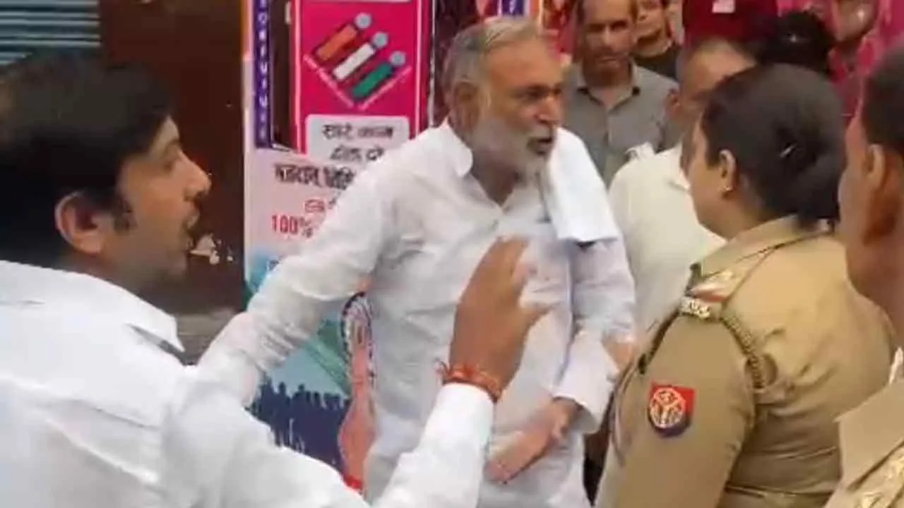 पुलिसकर्मियों पर भड़के भाजपा नेता, फर्जी वोटिंग का आरोप