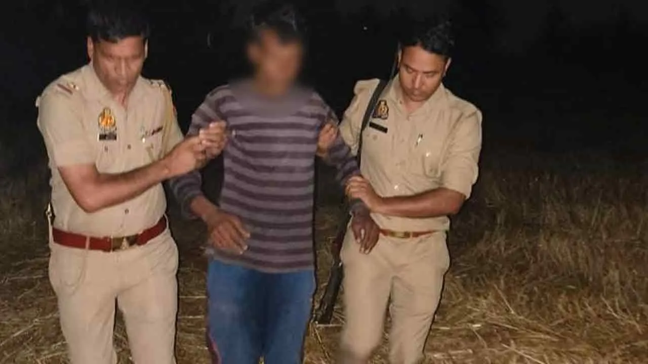 दो गो-तस्करों के पैर में लगी पुलिस की गोली, सिपाही घायल