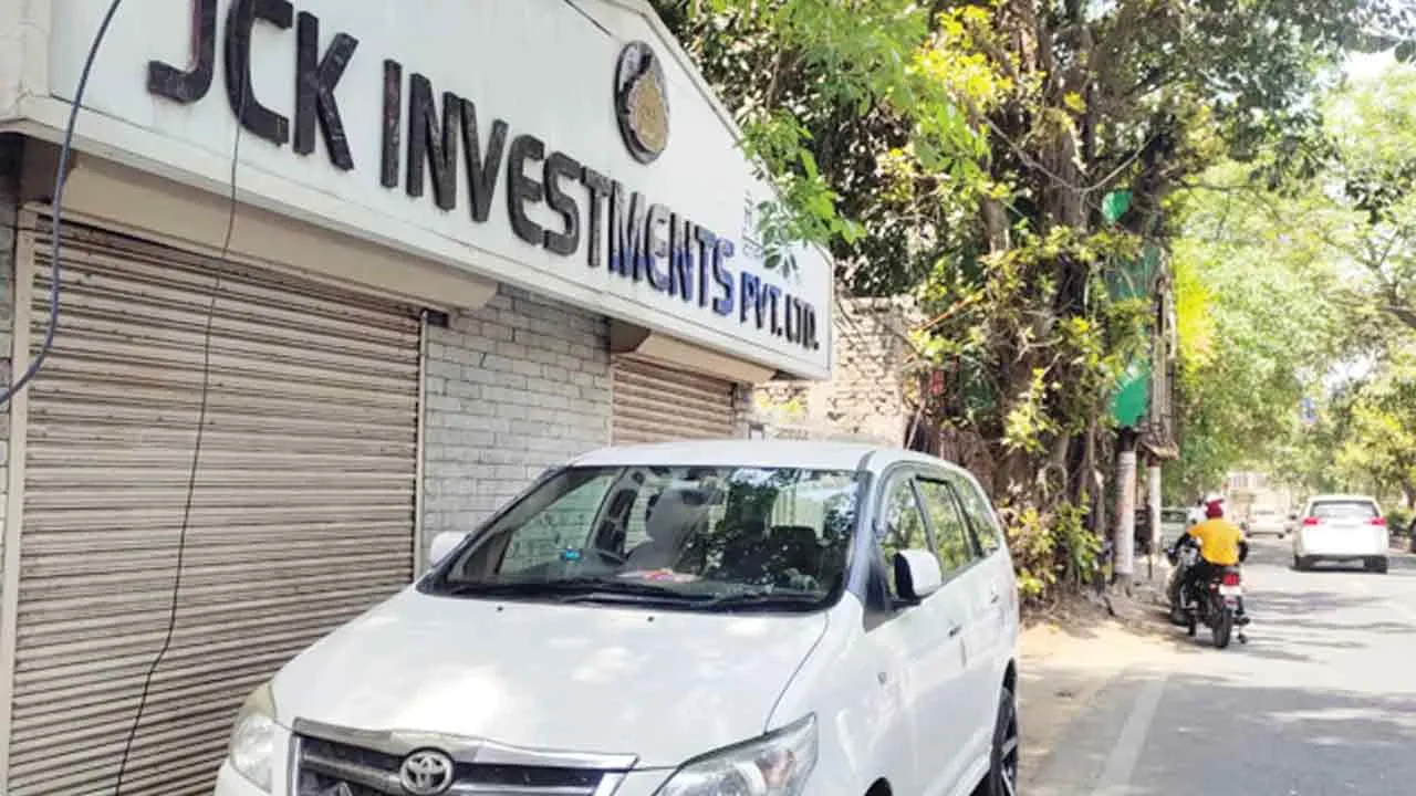 Income Tax Raid: ट्रांसपोर्टर लोहारा के दफ्तरों पर इनकम टैक्स का छापा