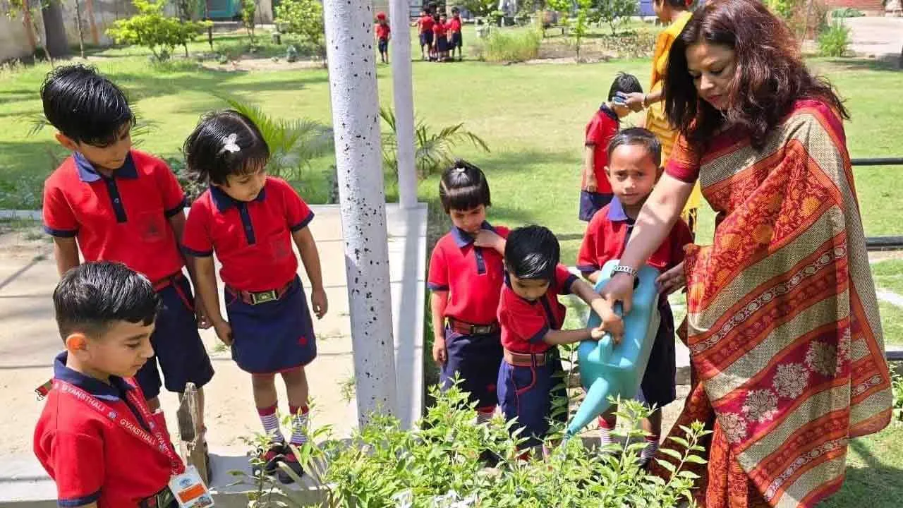 “विश्व पृथ्वी दिवस” के अवसर पर बच्चों ने लिया धरती माँ को बचाने का संकल्प