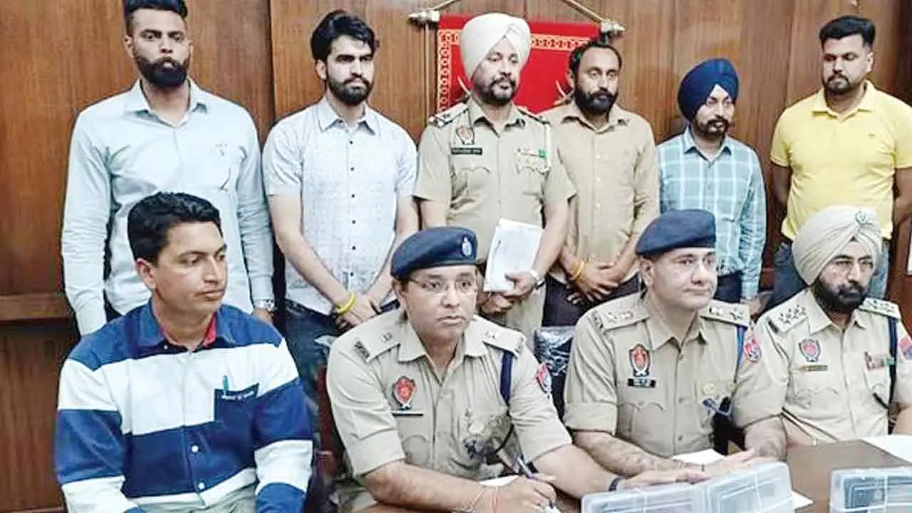 Bambiha Gang: पिस्तौल सहित बंबीहा गैंग के छह गिरफ्तार