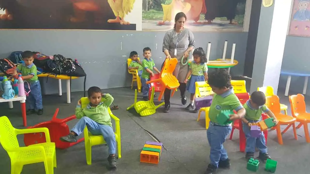 मैरिज पैलेस में बिना मान्यता चल रहा था स्कूल’