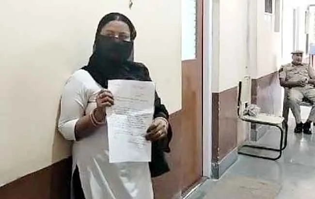 विवाहिता ने लगाई सुरक्षा की गुहार,एसपी को सौंपा ज्ञापन