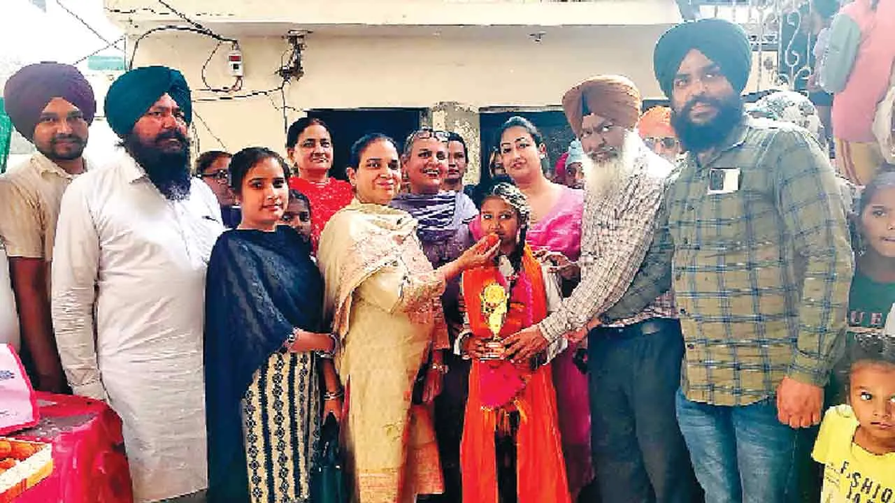 गरीब परिवार की बेटी ने पांचवीं कक्षा में हासिल किए 500 में से 500 अंक