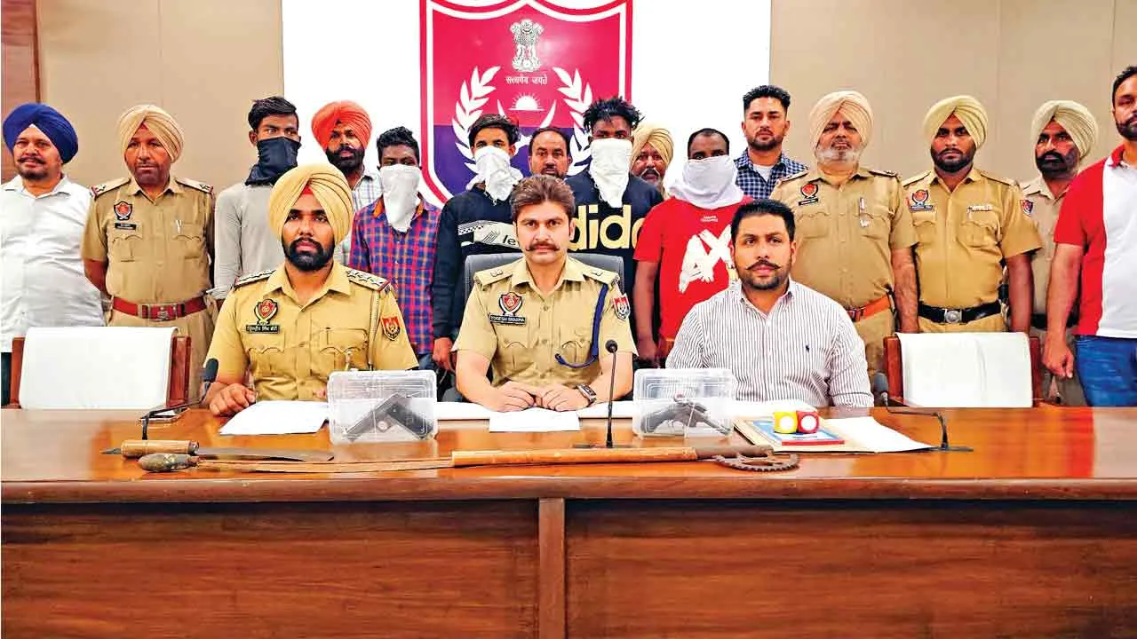 लूटपाट के 5 पेशेवर आरोपी गिरफ्तार