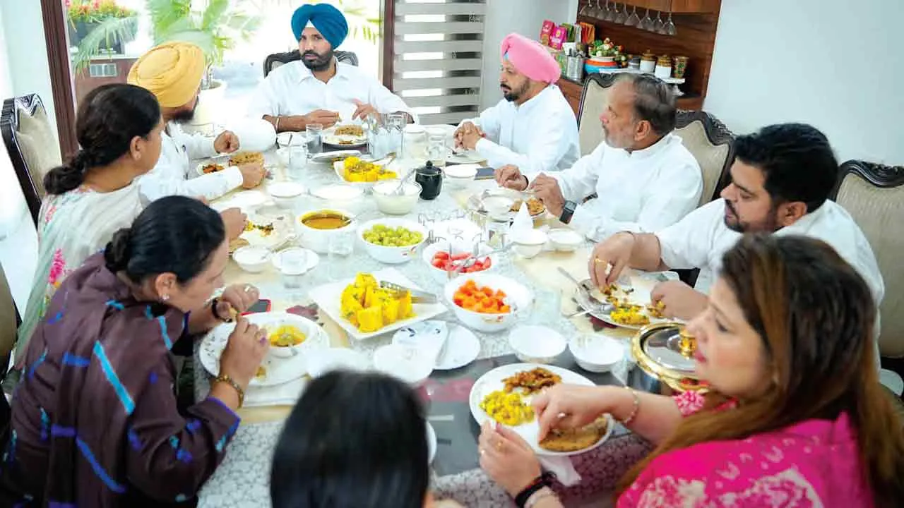 Congress: धर्मवीर गांधी को टिकट देने से कई कांग्रेसी नाखुश, 20 को करेंगे बैठक