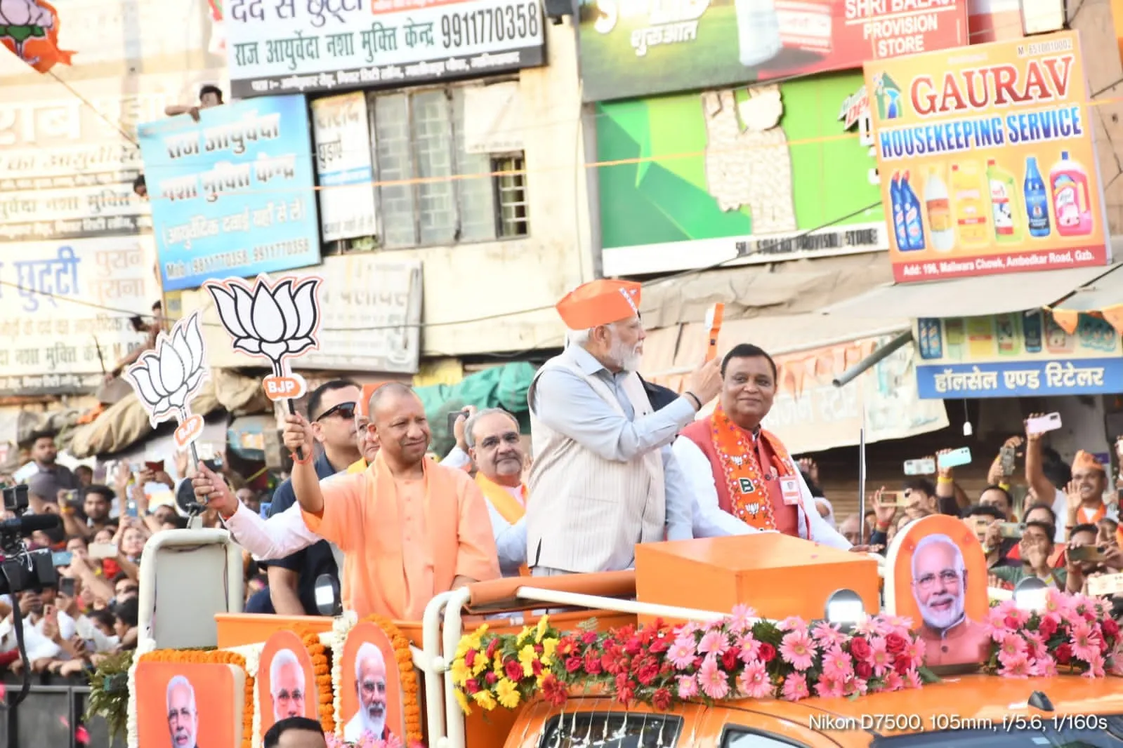PM Modi Road Show : हॉट सिटी के पीएम रोड शो में दिखी “एक भारत, श्रेष्ठ भारत” की झलक